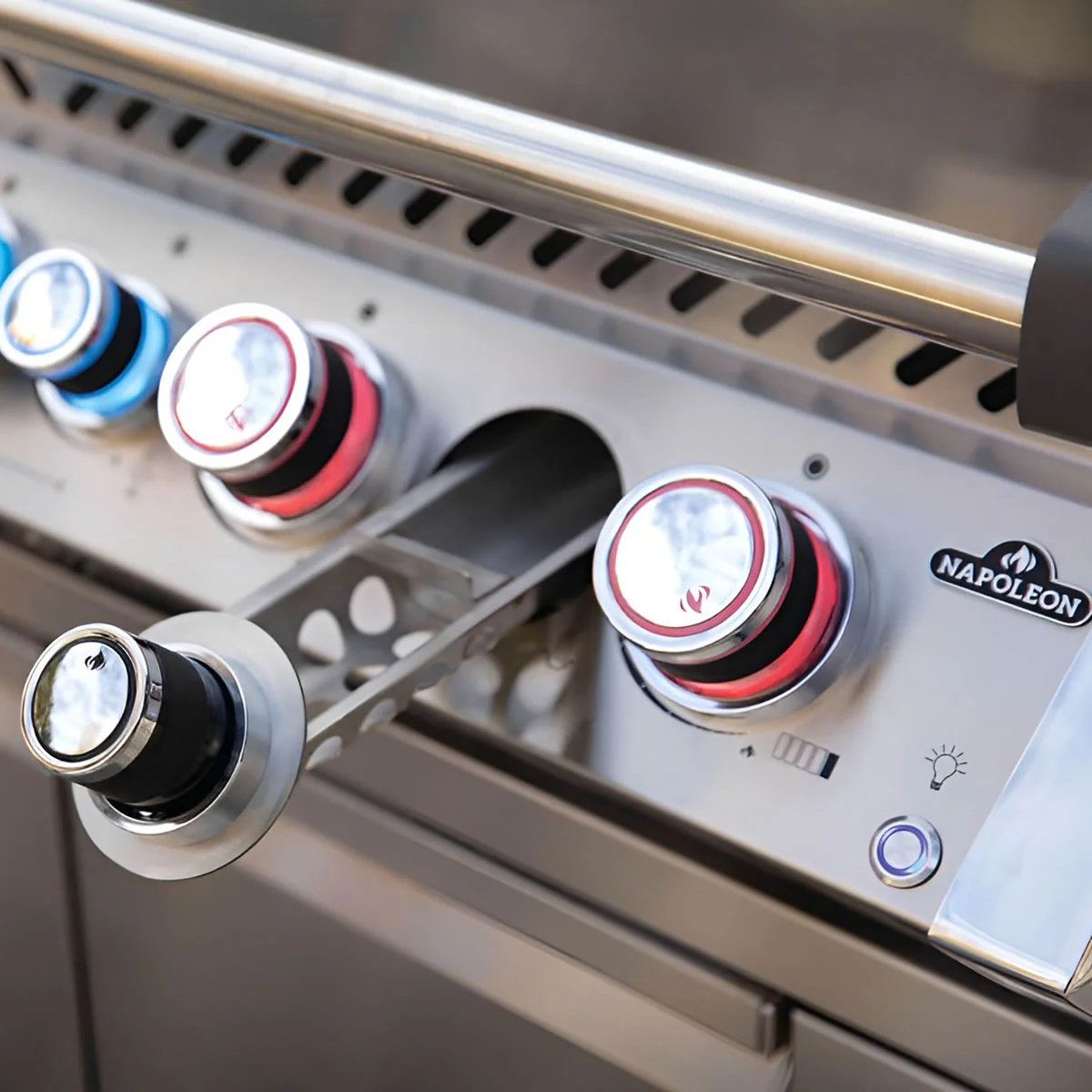 Napoleon Prestige PRO™ 665 Gas Grill with IR Rear and Side Burners - PRO665RSIBNSS-3/PRO665RSIBPSS-3 - Image 7